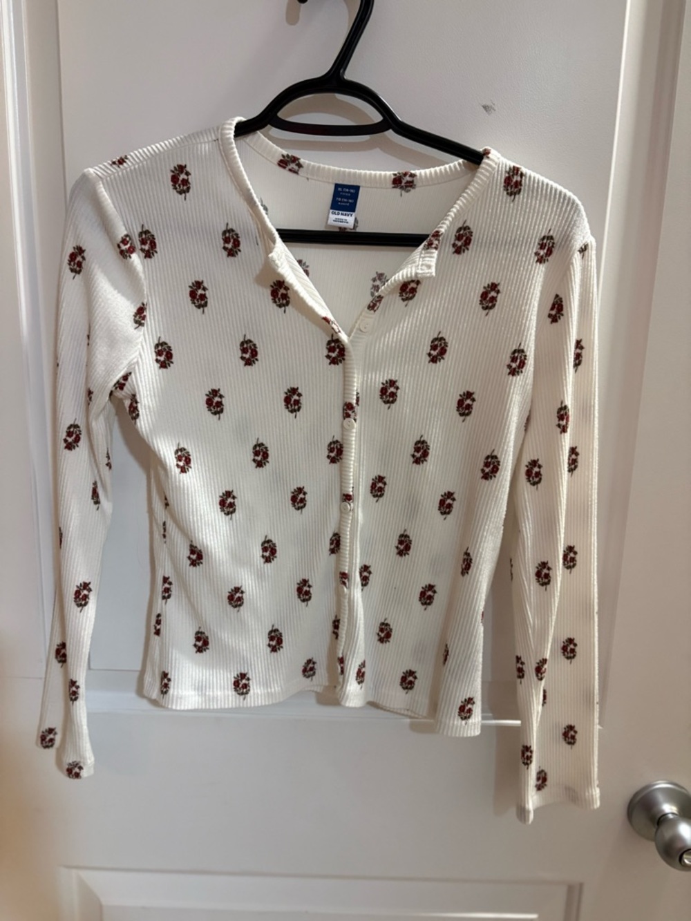 3/$15 Old Navy Cream Ribbed Henley with Small Red Floral Print